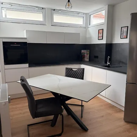 Deluxe Messe Flughafen *